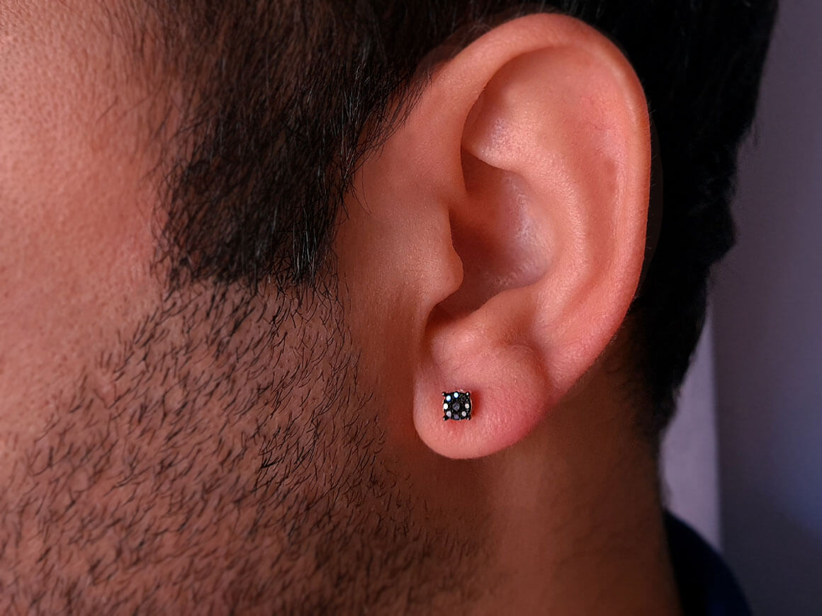 Clous d'oreilles pour hommes avec diamants noirs en or 333
