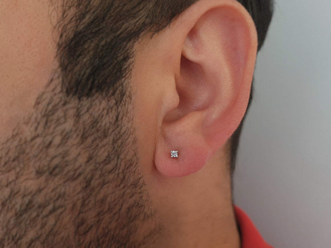 Solitaire stud earrings with 0.04 carat lab diamond in 585 white gold