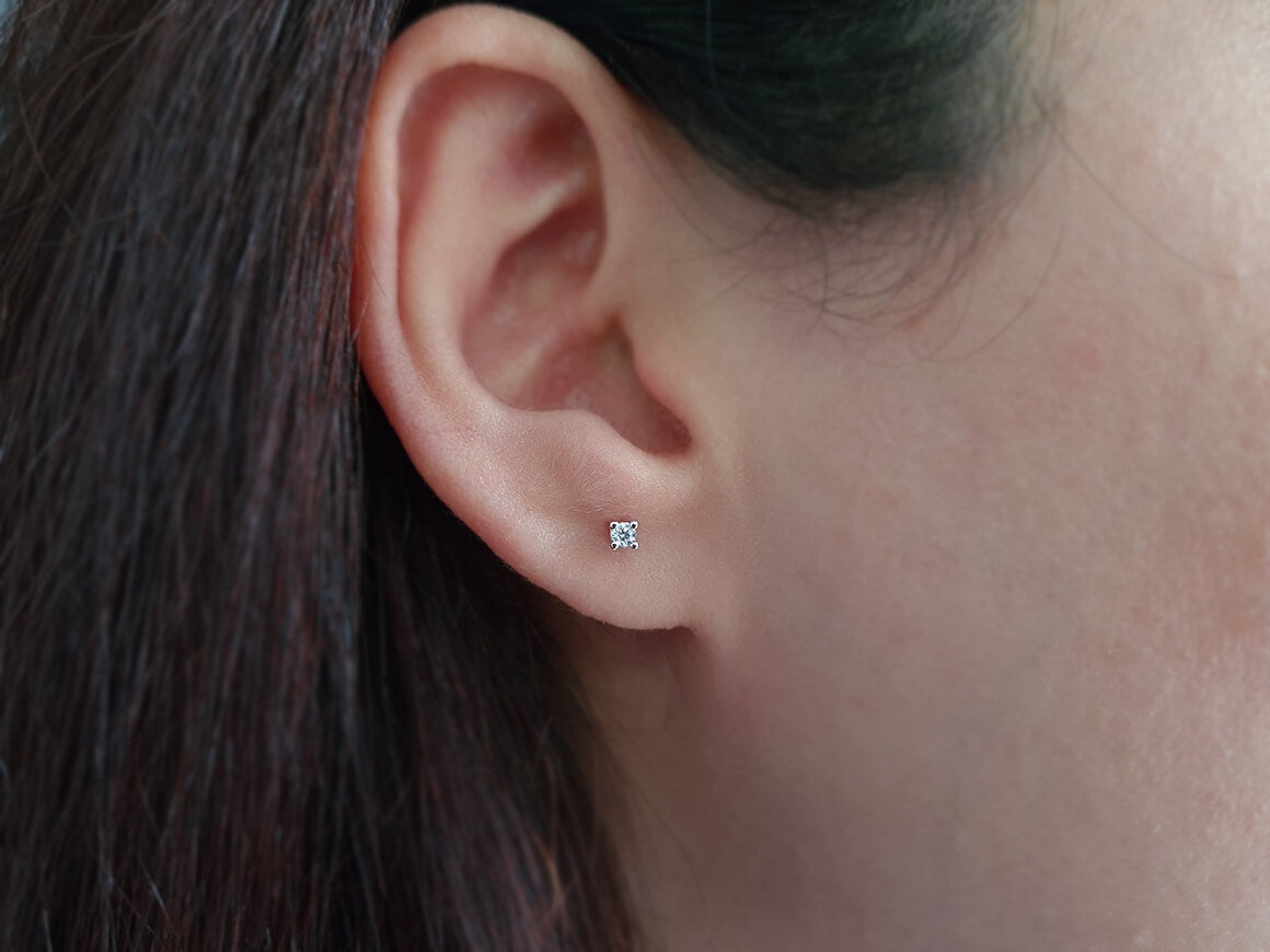 0,08 Karat laboratuvar pırlantalı 585 Beyaz Altın Solitär Pimli Küpe - Rosy Lab Diamonds’tan yüksek kaliteli Mücevher