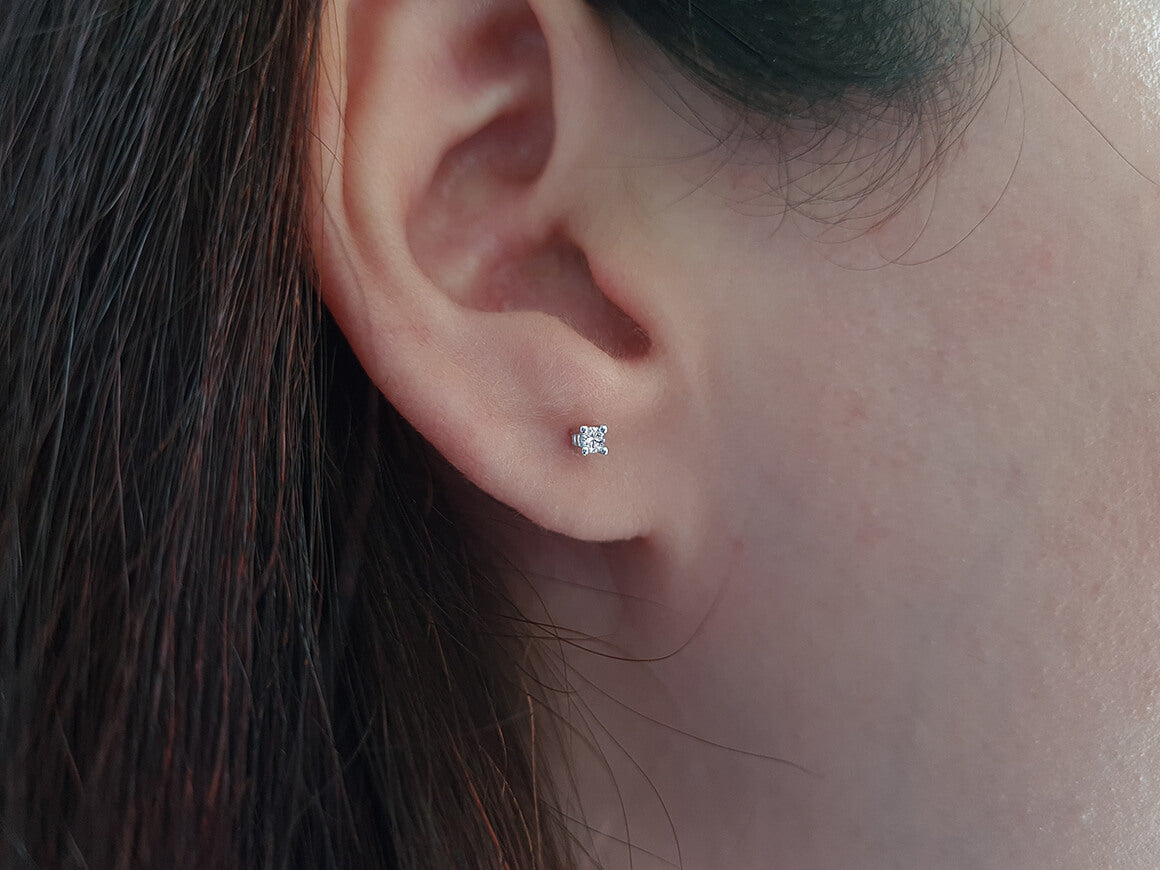 0,08 Karat laboratuvar pırlantalı 585 Beyaz Altın Solitär Pimli Küpe - Rosy Lab Diamonds’tan yüksek kaliteli Mücevher