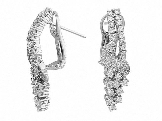 Élégantes boucles d'oreilles en diamant avec structure ondulée en or blanc 14K