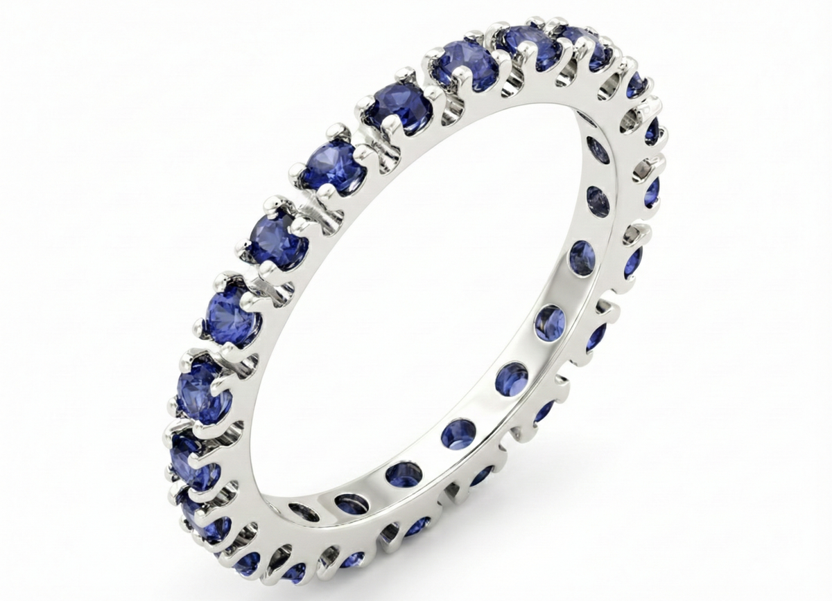 14K Beyaz Altın ve 21 yuvarlak Safirden oluşan zarif Safir eternity yüzük - Rosy Lab Diamonds’tan yüksek kaliteli Mücevher