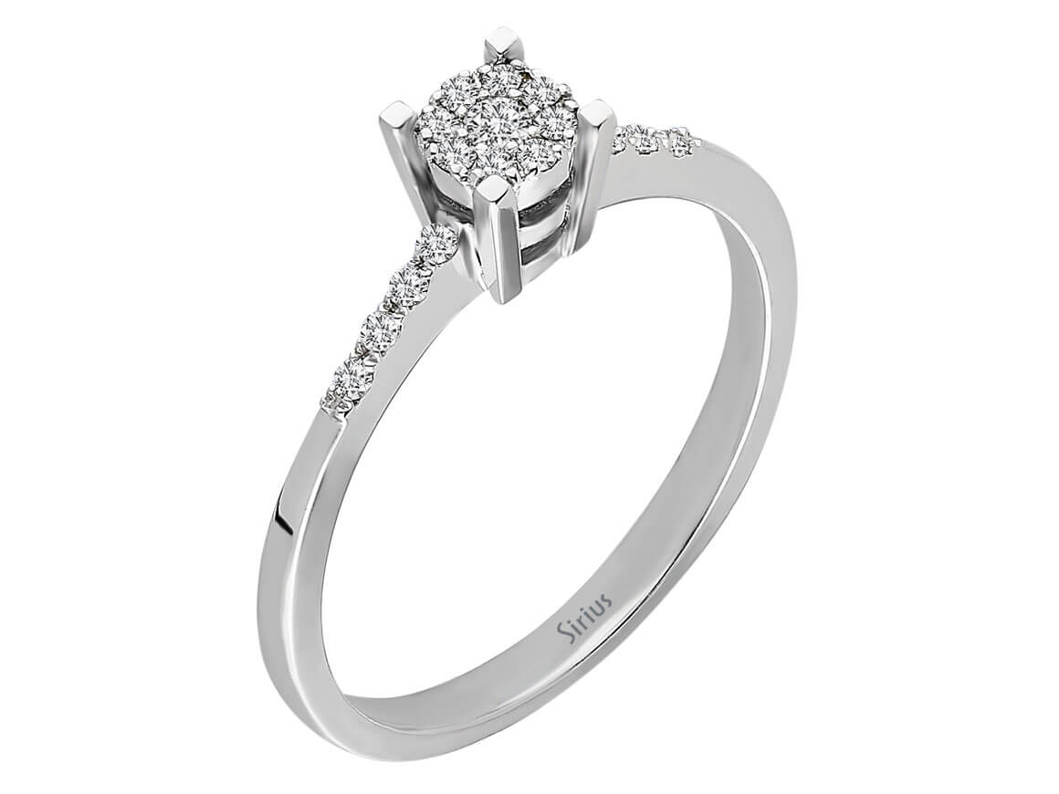 Bague élégante avec solitaire de 0,03 ct et pierres latérales de 0,11 ct | Or Blanc 8 carats – Bijoux haut de gamme de Rosy Lab Diamonds
