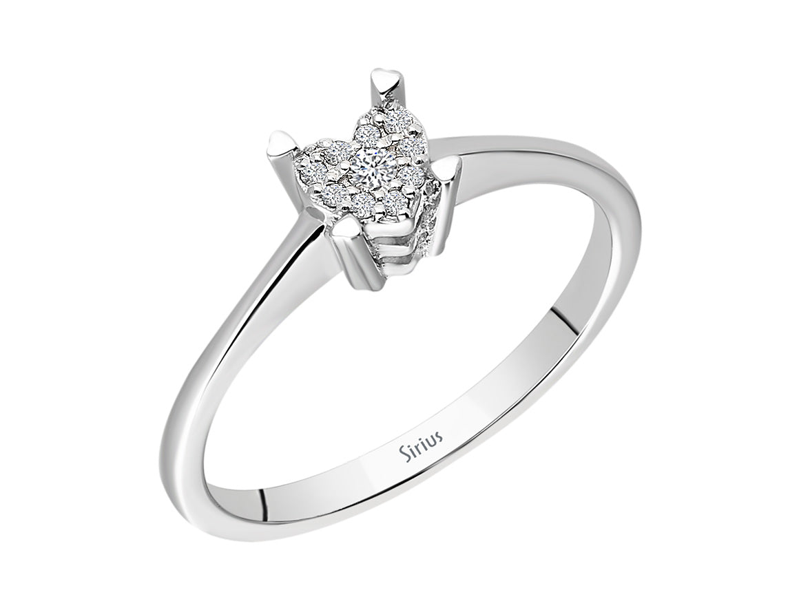 Rosy Lab Diamonds’ın 8 karat Beyaz Altın’dan üretilmiş, pavé taş işlemeli zarif kalp şeklinde Pırlanta Yüzük – yüksek kaliteli Mücevher