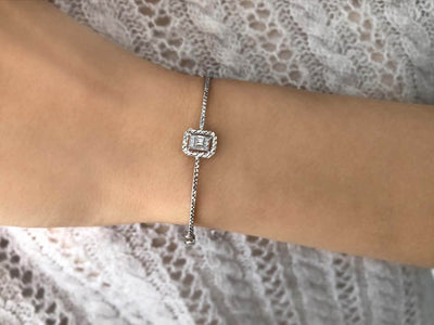 Bracelet moderne avec diamants baguette et ronds cultivés en laboratoire en or blanc 8K
