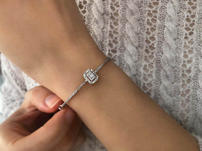 Bracelet moderne avec diamants baguette et ronds cultivés en laboratoire en or blanc 8K