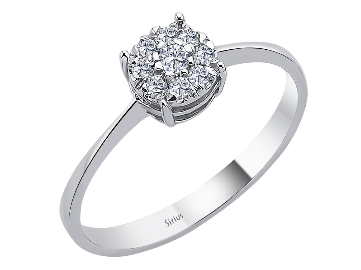 Bague cluster classique avec diamants de laboratoire en or blanc 8K
