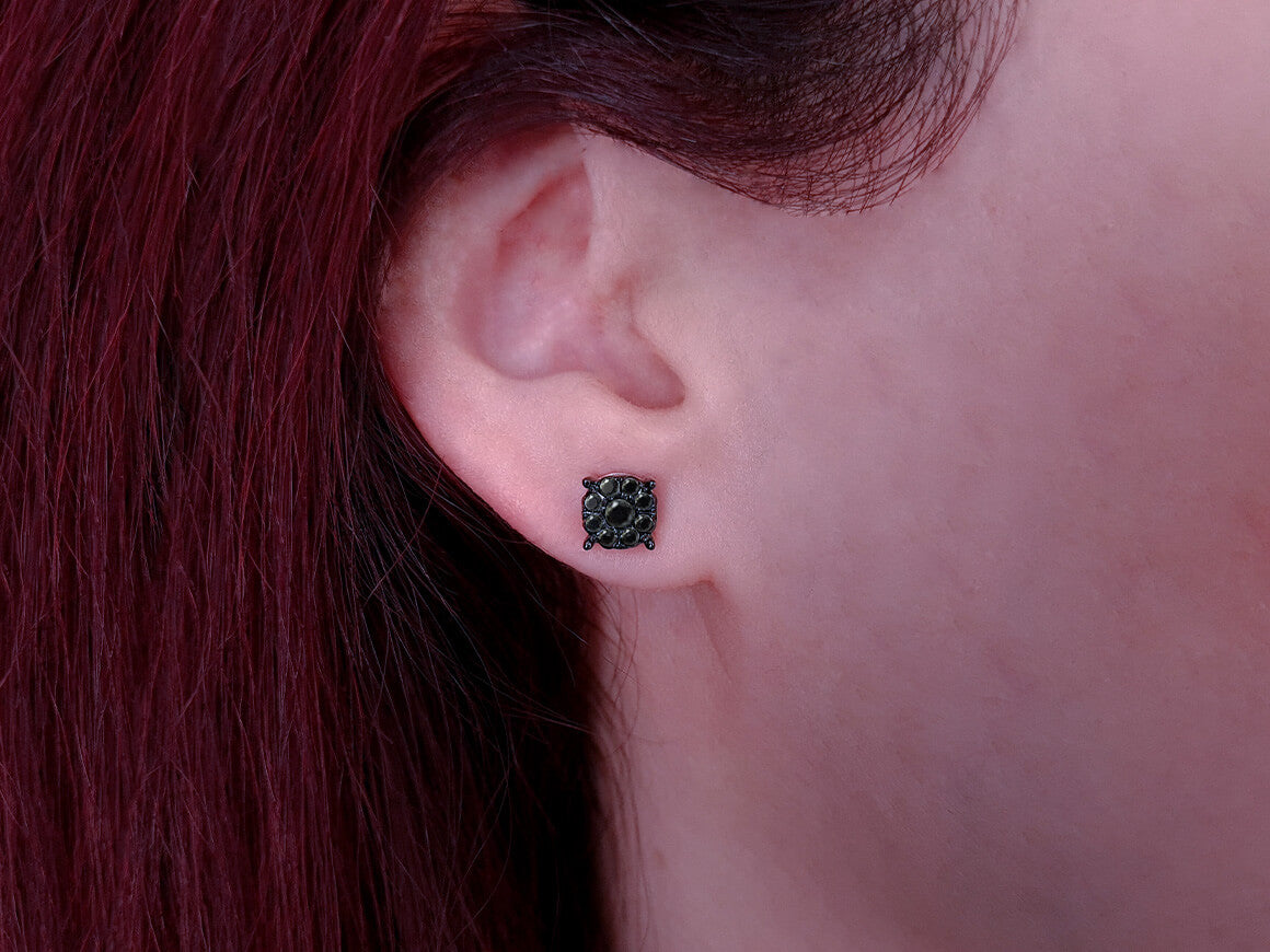 Boucles d'Oreilles Clous avec 18 diamants de laboratoire noirs de 0,66 carat en Or Blanc 333 - Bijoux haut de gamme de Rosy Lab Diamonds