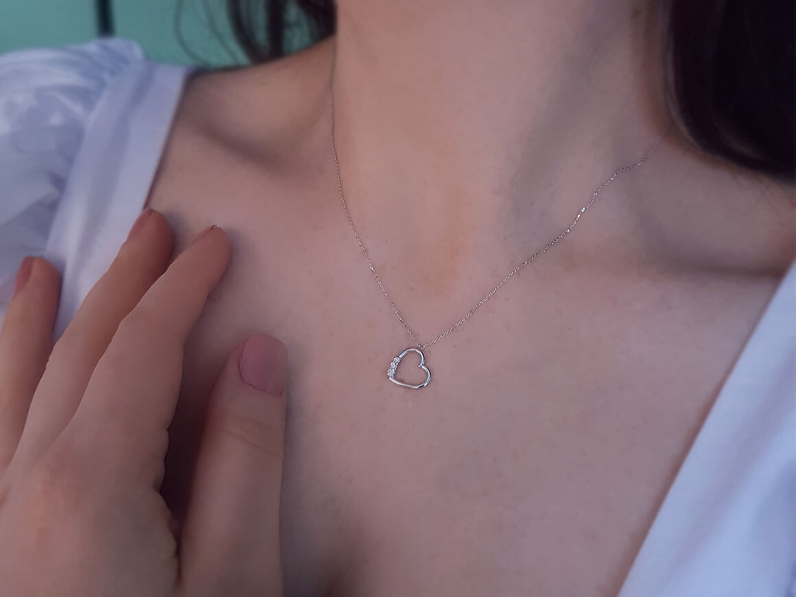 Herz-Anhänger mit 3 Diamanten | 8K Weißgold - 15P0045 - hochwertiger Schmuck von Rosy Lab Diamonds