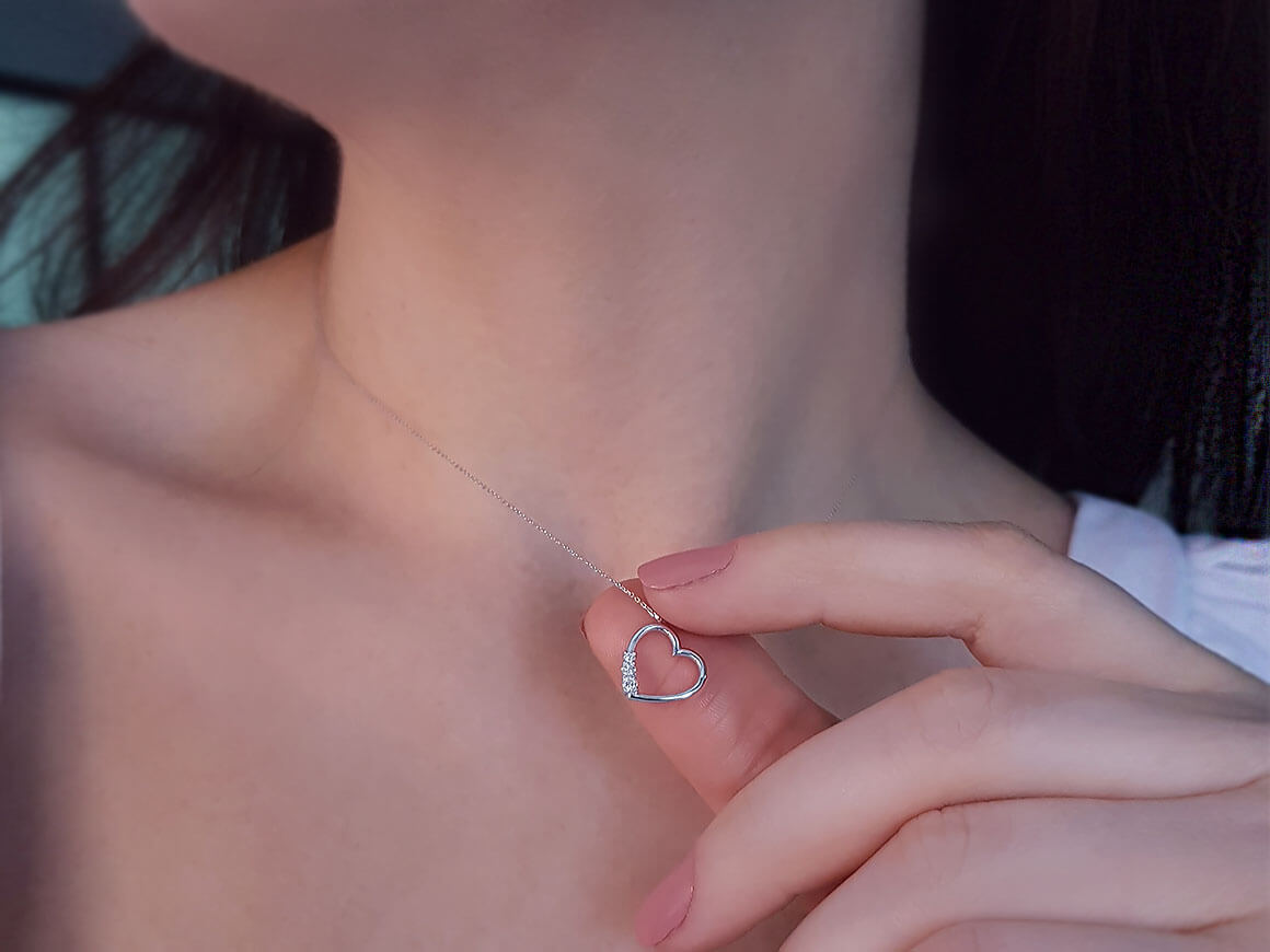 Heart pendant with 3 diamonds | 14K white gold