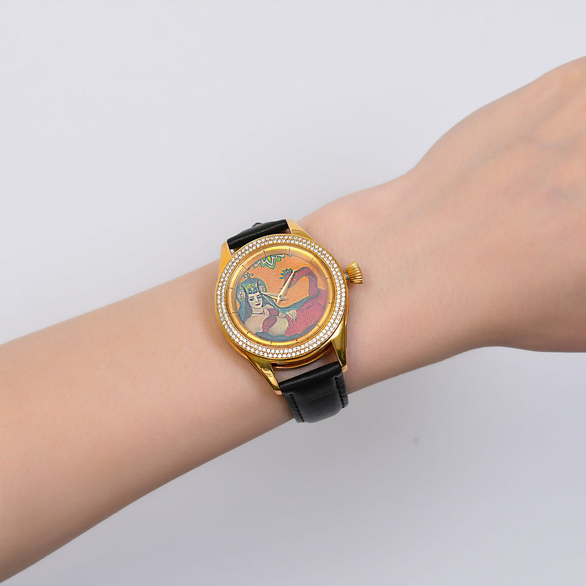 Wunderschöne Sahmaran bemalte Uhr - hochwertiger Schmuck von Rosy Lab Diamonds