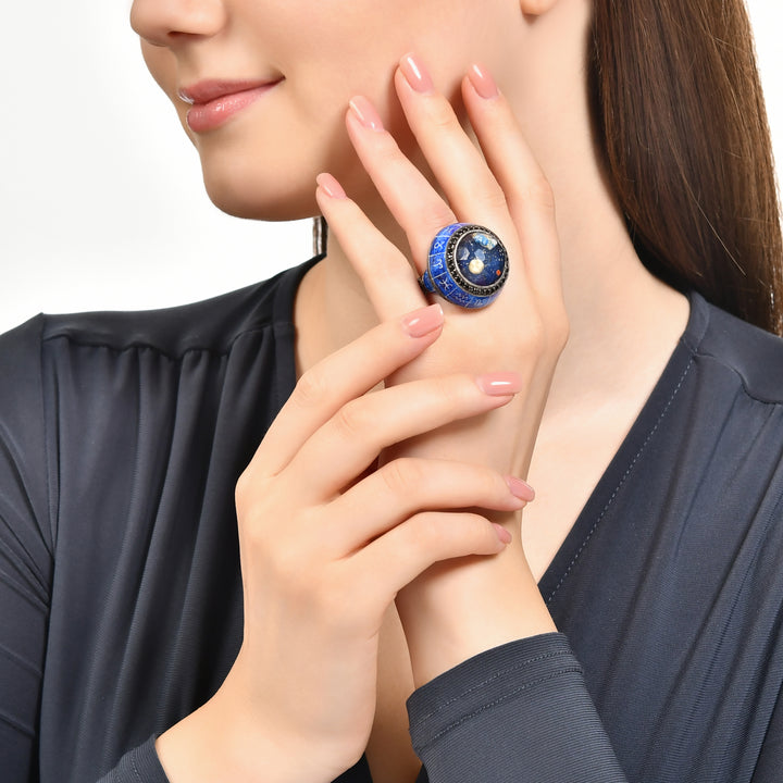خاتم الأبراج بحجر كوارتز محفور من الخلف | مجوهرات فنية حصرية – مجوهرات فاخرة من Rosy Lab Diamonds