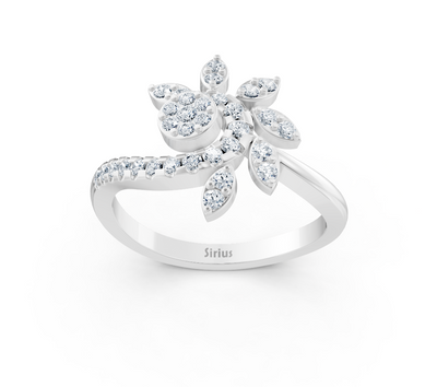 Weißgold-Ring mit floralen runden Diamanten