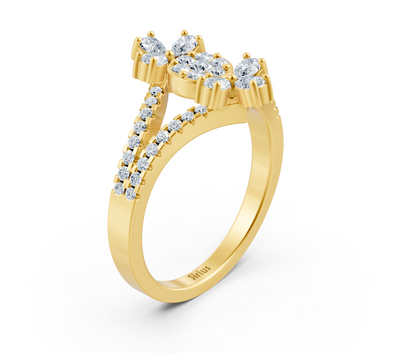 Yellow gold ring with triple setting and round as well as pear diamonds
