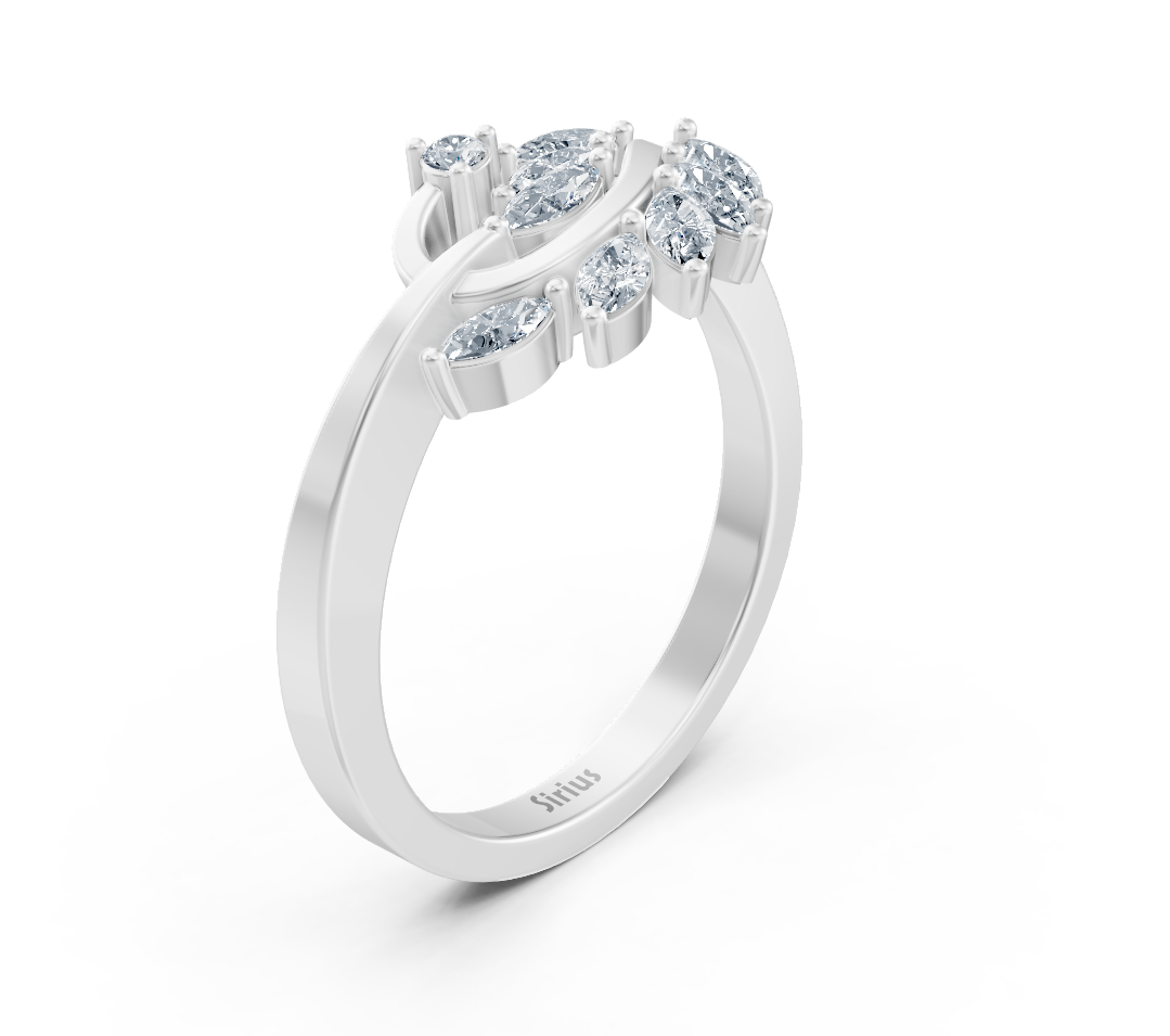 Weißgoldener Ring mit Marquise- und Runddiamanten
