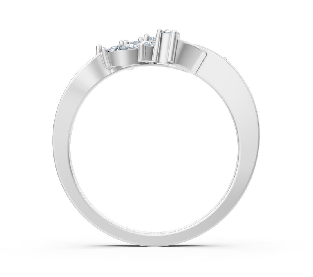 Weißgoldener Ring mit Marquise- und Runddiamanten