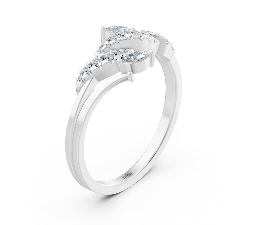 Weißgoldring mit Marquise- und Runddiamanten