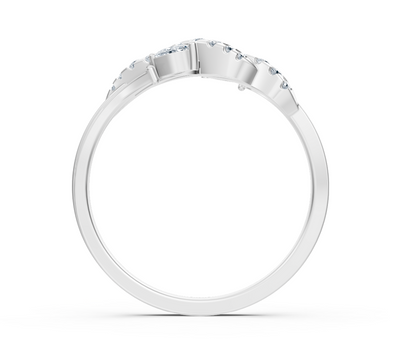 Weißgoldring mit Marquise- und Runddiamanten
