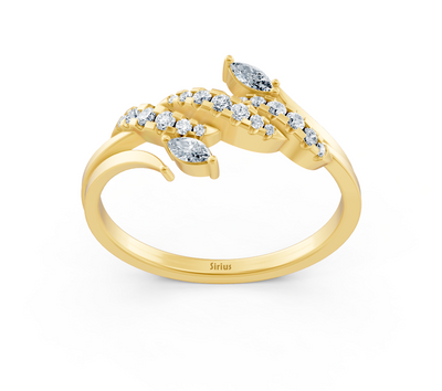 Yellow gold ring with marquise and round diamonds
