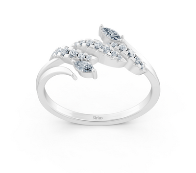 Weißgoldring mit Marquise- und Runddiamanten