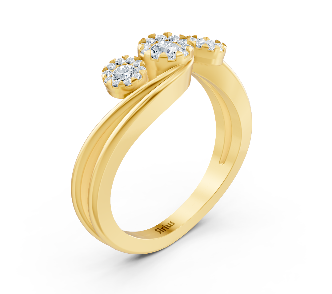 Gelbgold-Ring mit drei blütenförmigen Labordiamant-Arrangements - hochwertiger Schmuck von Rosy Lab Diamonds
