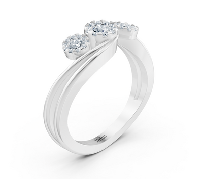 Weißgold-Ring mit drei diamantbesetzten Blütenclustern