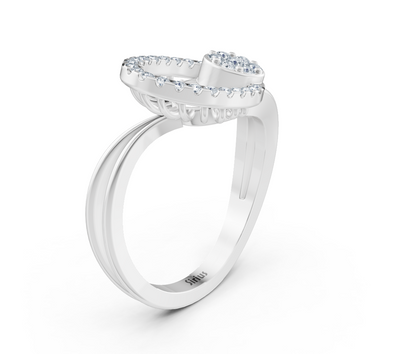 Weißgoldener Ring mit offenem Herzdesign und Runddiamanten