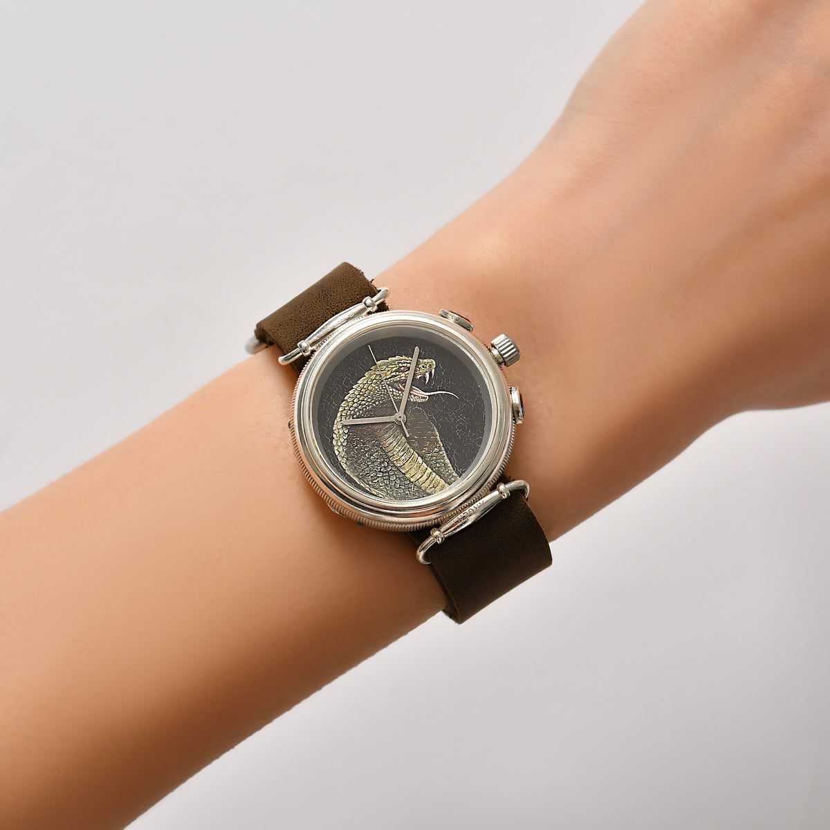 Uhr in Form einer Kobra - hochwertiger Schmuck von Rosy Lab Diamonds