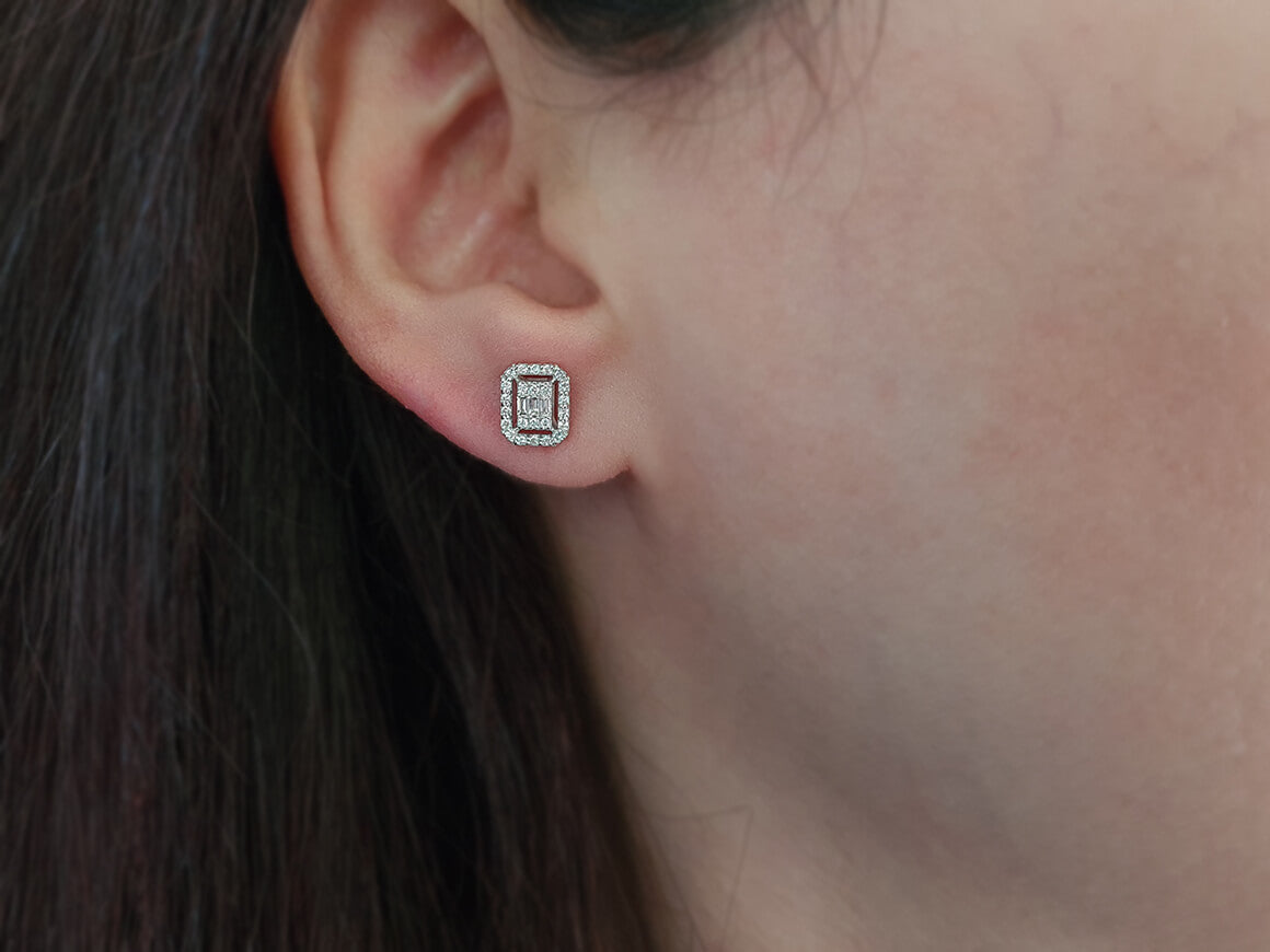 Boucles d'oreilles diamant baguette rectangulaires avec 54 brillants en or blanc 333