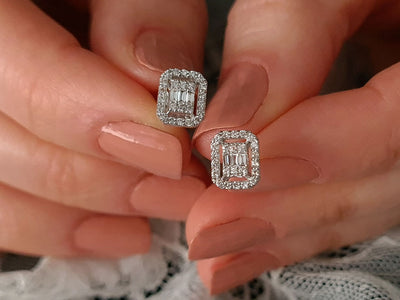 Boucles d'oreilles diamant baguette rectangulaires avec 54 brillants en or blanc 333