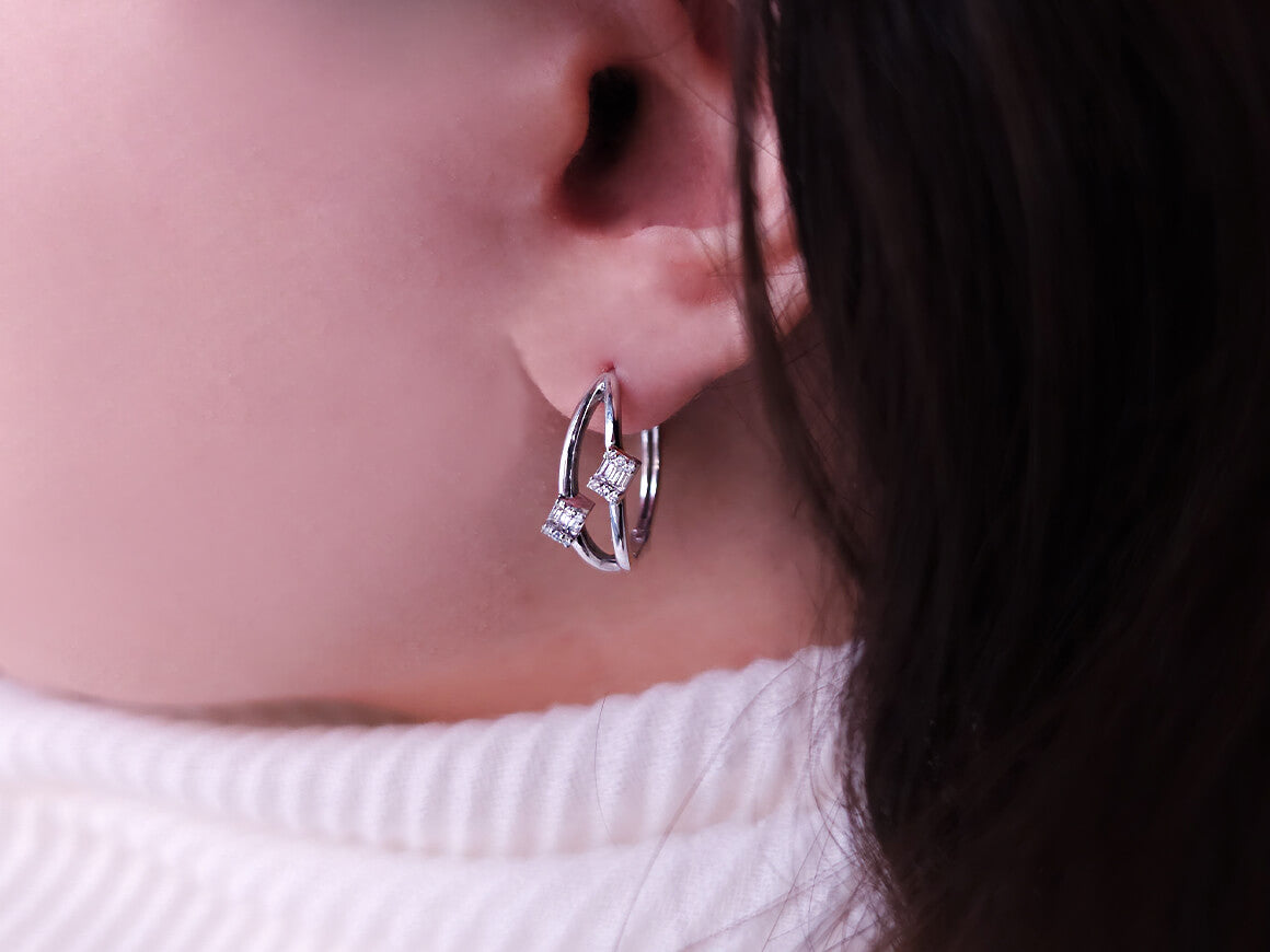 Élégantes créoles avec diamants baguette et ronds de laboratoire en or blanc 585