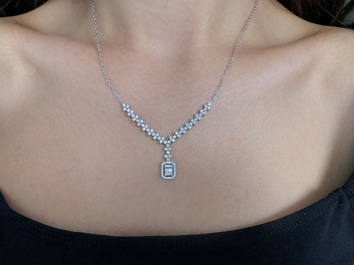 Light path chain with 3 baguette and 87 brilliant diamonds in 14K white gold – 47P0001
