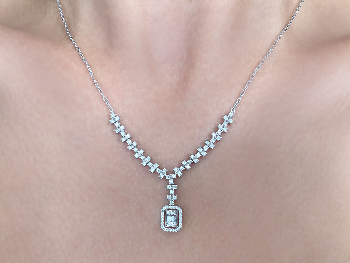Light path chain with 3 baguette and 87 brilliant diamonds in 14K white gold – 47P0001