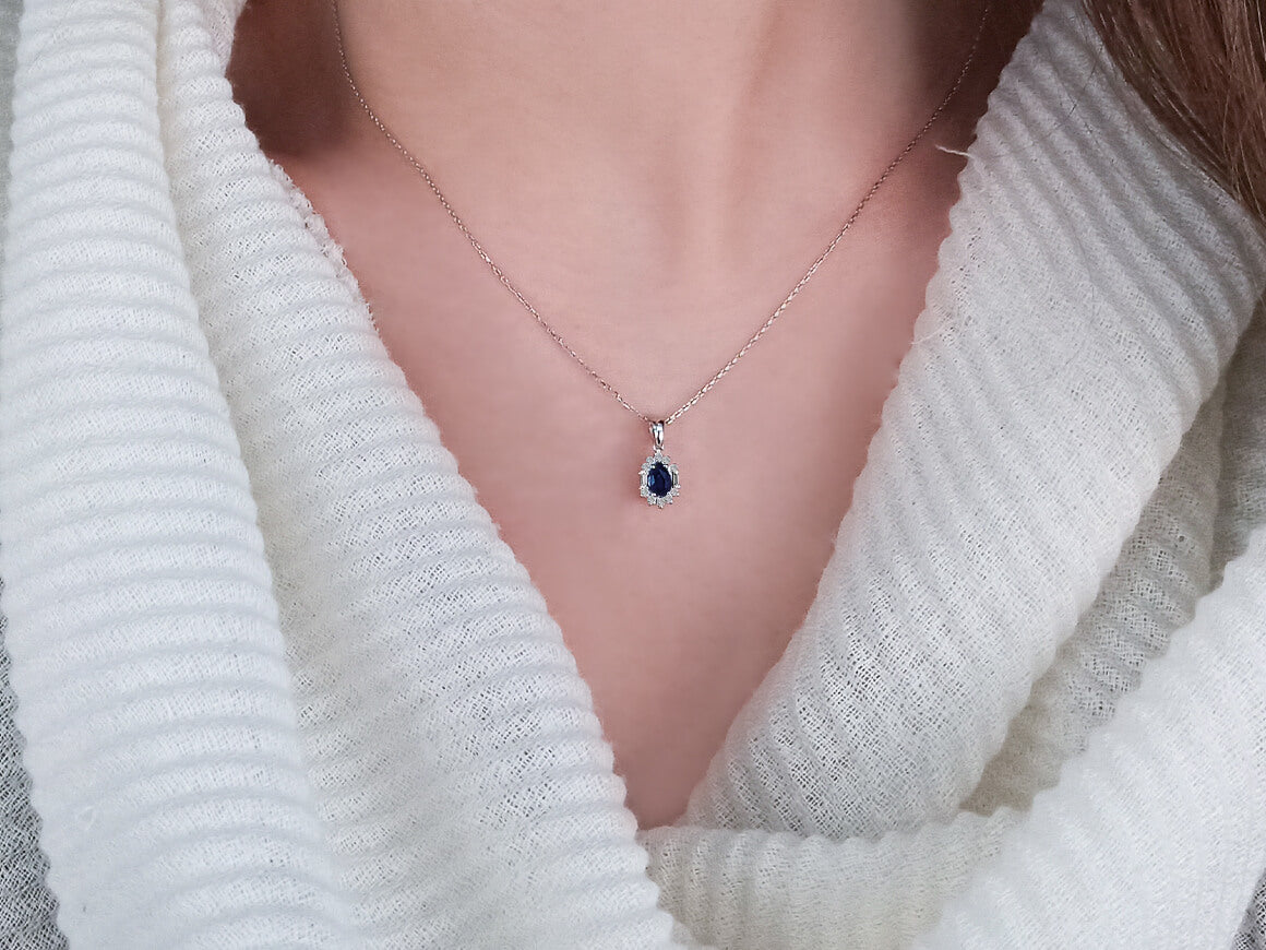 Beyaz Altın Damla Kesim Safir ve Laboratuvar Pırlantalı Kolye | 17P0061 - Rosy Lab Diamonds’tan yüksek kaliteli Mücevher