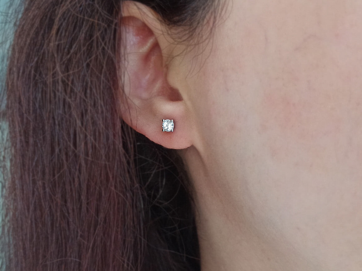 Boucles d'Oreilles Clous avec des saphirs blancs en Or Blanc 585 millièmes – des Bijoux haut de gamme de Rosy Lab Diamonds