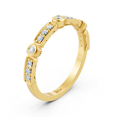 Fine yellow gold ring with geometric diamond setting