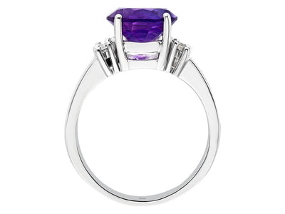 Prächtiger Ring mit 3,95 ct ovalem Amethyst und 6 rund geschliffenen laborgezüchteten Diamanten in 14K Weißgold