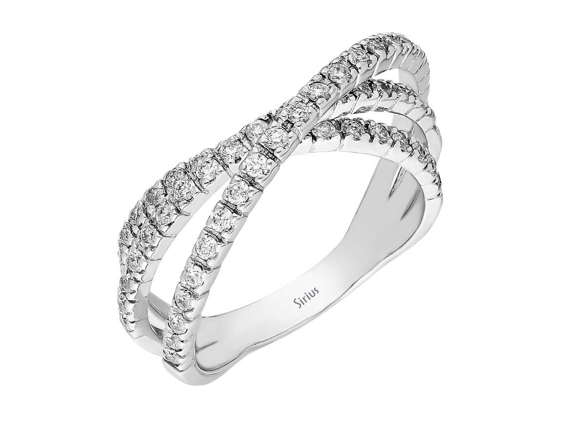 Üç çapraz sıralı laboratuvarda yetiştirilmiş elmaslardan oluşan Beyaz Altın yüzük | 14 ayar Beyaz Altın Mücevher - Rosy Lab Diamonds’ın yüksek kaliteli Mücevheri