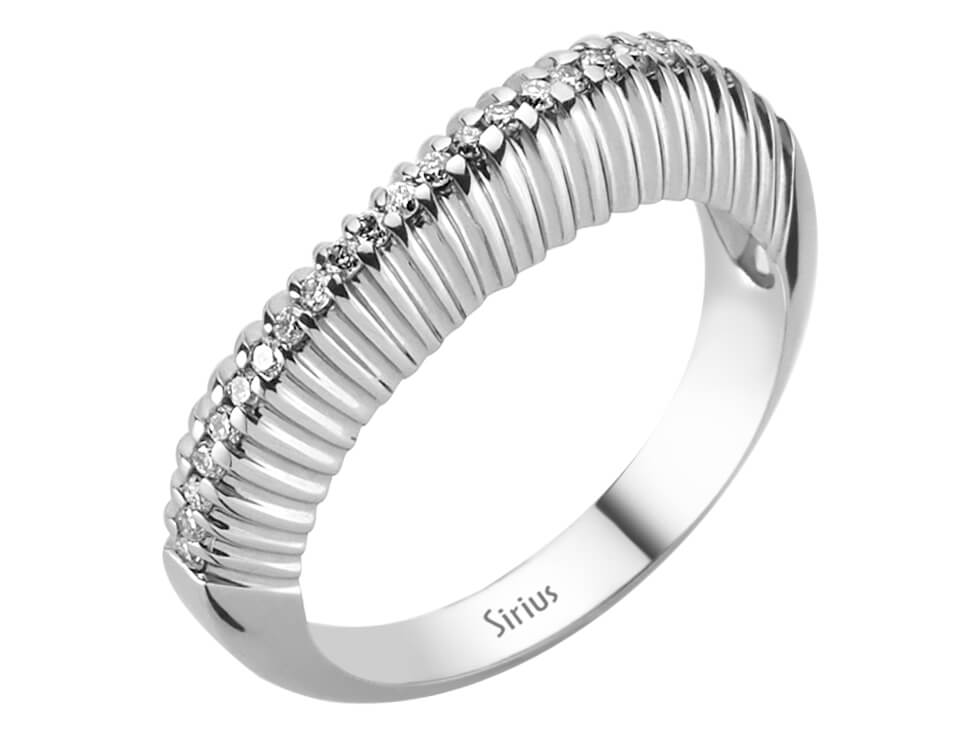 Moderner Wellen-Ring mit 24 rund geschliffenen Labor-Diamanten