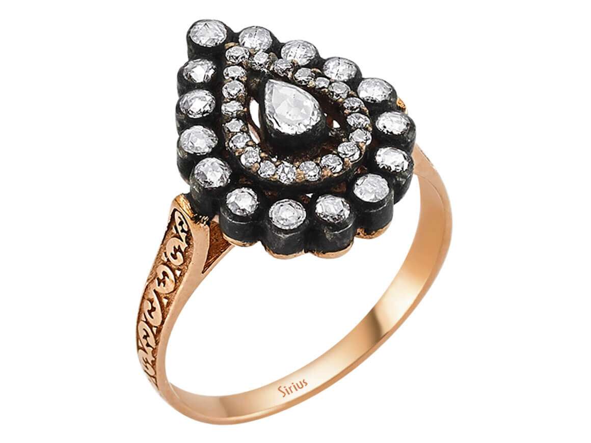 Bague en Or Rose en forme de goutte avec des diamants Elmas et de laboratoire | 8K – Bijoux haut de gamme de Rosy Lab Diamonds