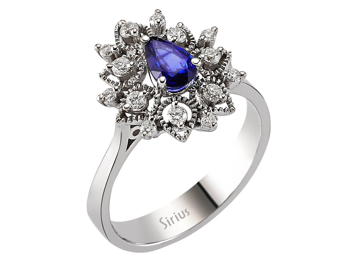 Beyaz Altın Nişan Yüzüğü pırlantalar ve damla safir ile - 14K - 06R0039 - Rosy Lab Diamonds’tan yüksek kaliteli Mücevher