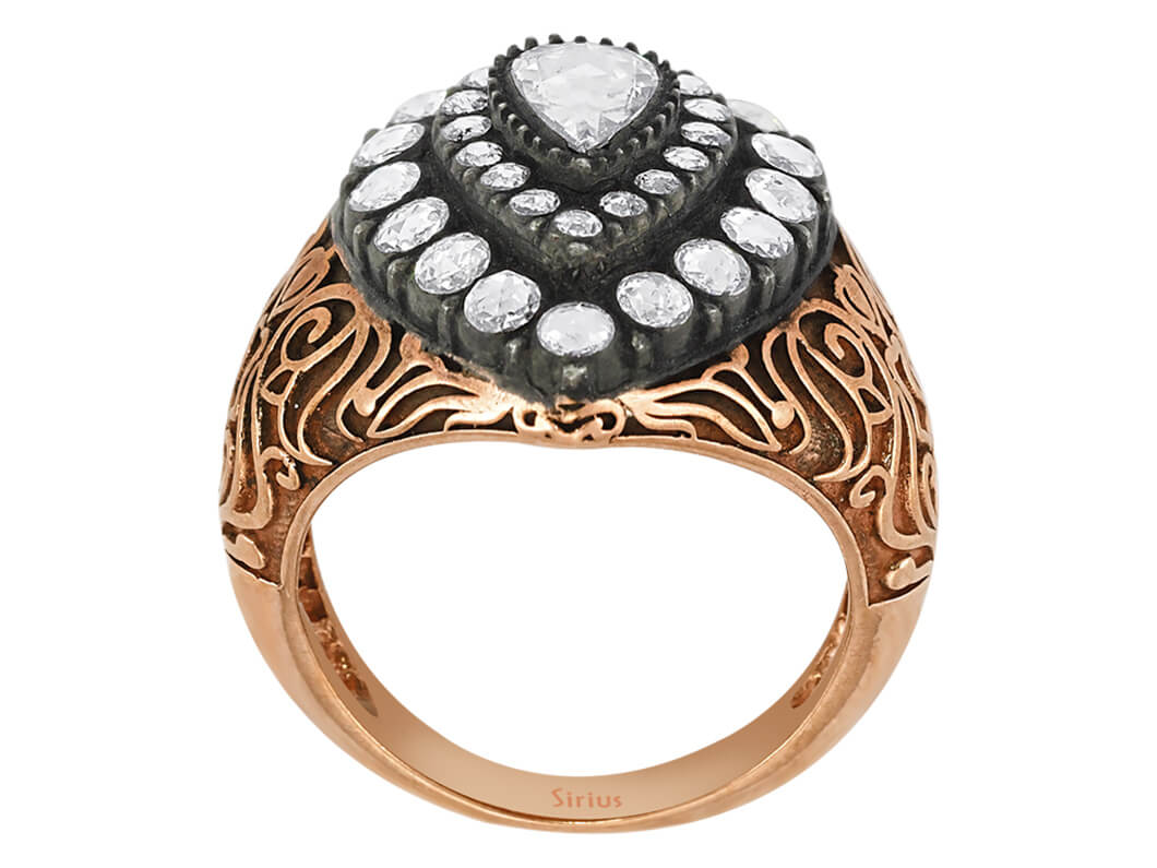 Bague Sultani avec diamants poire et ronds en Or Rose | Luxe antique 8 carats – Bijoux haut de gamme de Rosy Lab Diamonds