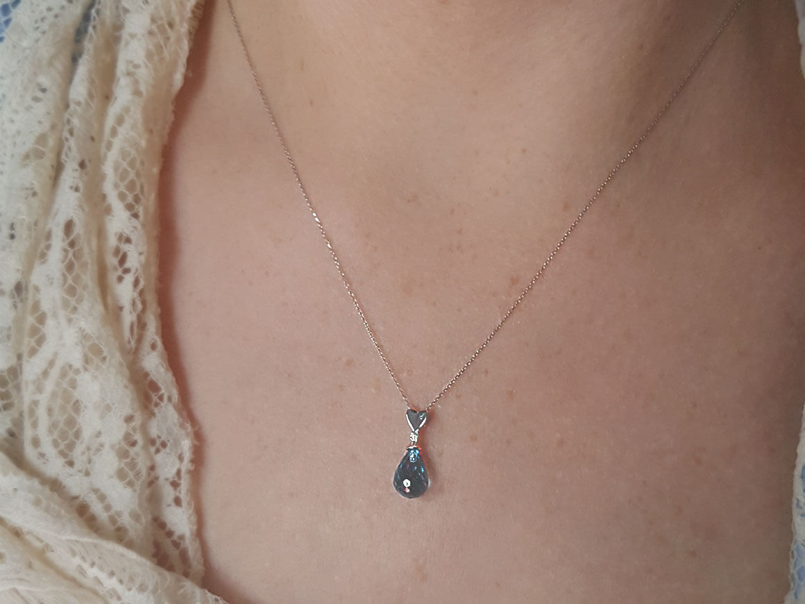 Blauer Topas & Diamant Anhänger - Tropfenform | 8K Weißgold - hochwertiger Schmuck von Rosy Lab Diamonds