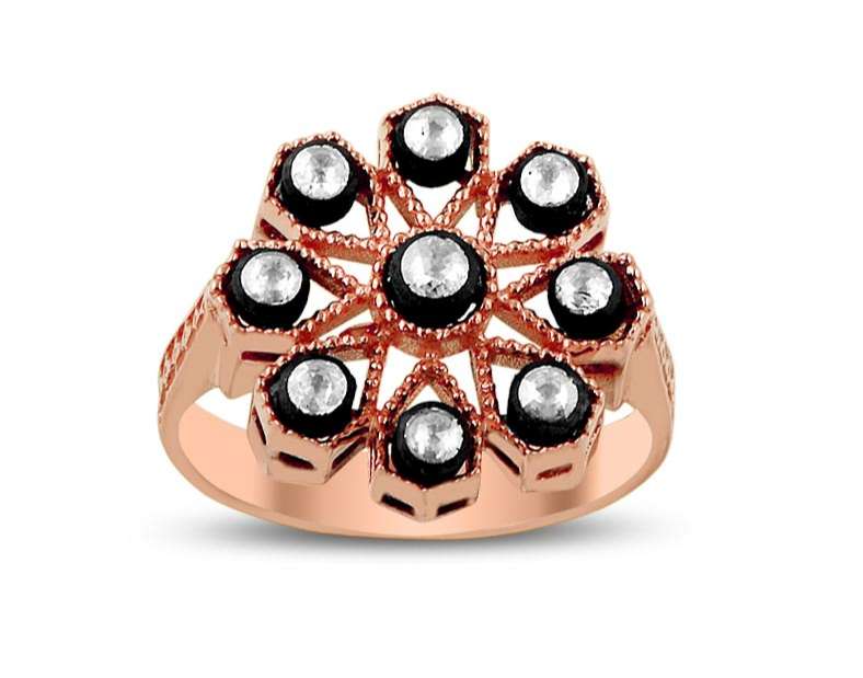 Flower-shaped rose gold ring with nine pairs of diamonds
