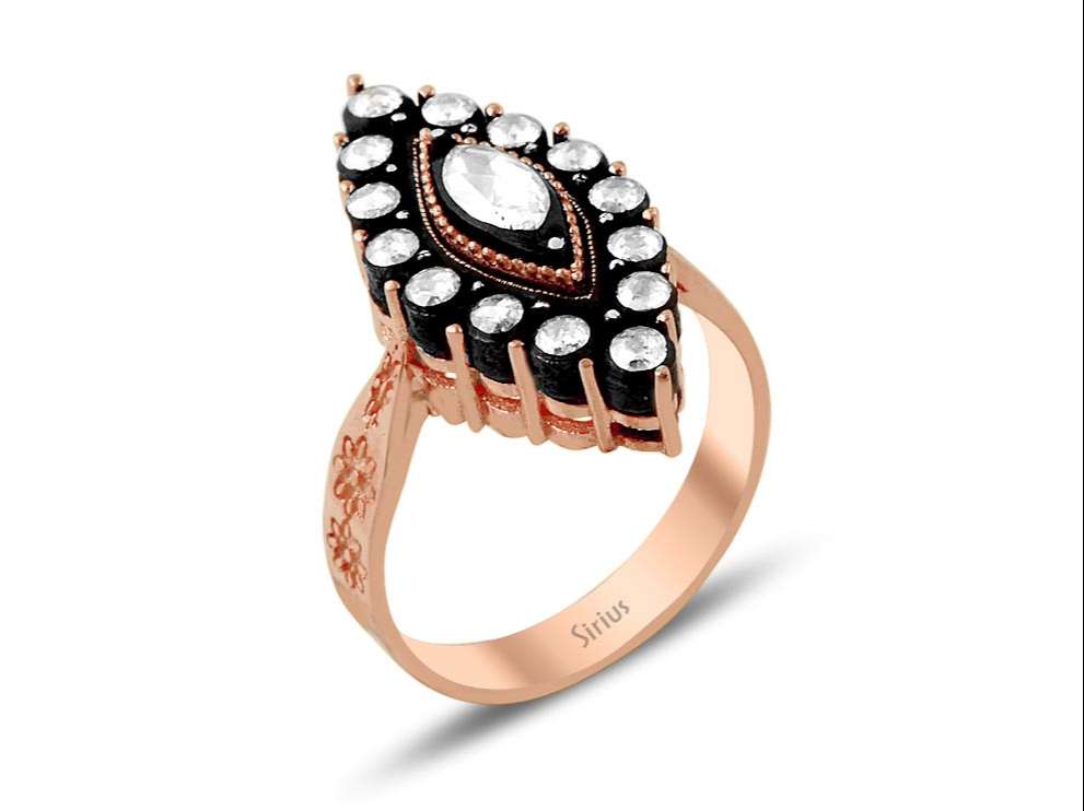 Élégante bague en diamant Or Rose avec des diamants taille marquise et Taille Brillant Rond en or 8 carats – Bijoux haut de gamme de Rosy Lab Diamonds