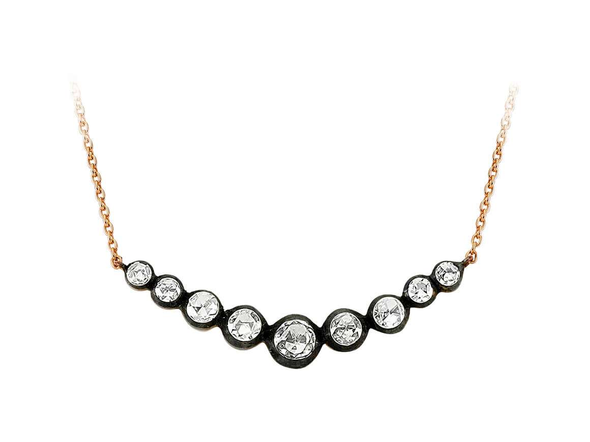 V-förmige Halskette mit Diamanten im Roségold-Look und schwarzer Fassung