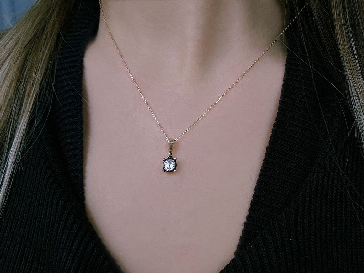 Collier solitaire classique avec diamant cultivé en laboratoire en or rose
