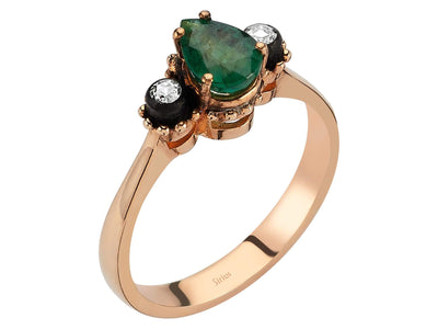 Fine rose gold ring with teardrop-shaped emerald and two round diamonds