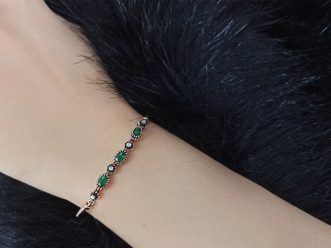 Vintage Armspange mit 3 Smaragden und 4 Diamanten in 8K Roségold – 0,65 ct