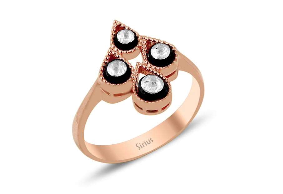 Delicate Rose Gold ring with four lab-grown diamonds in 8-karat gold – high-quality Jewelry from Rosy Lab Diamonds